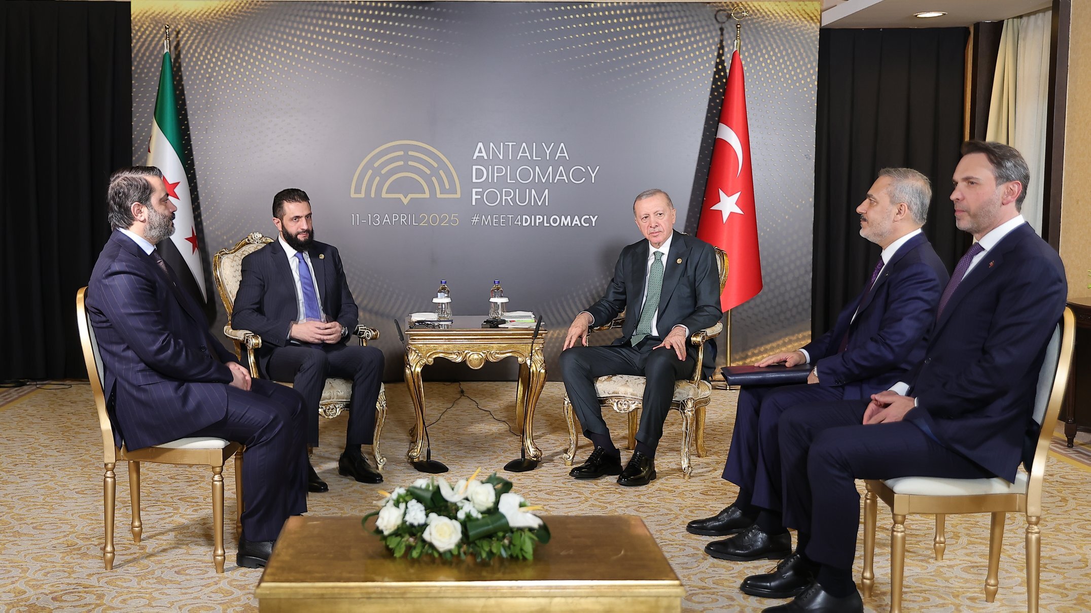 Picture of Recep Tayyip Erdogan sitting in a chair with four men at the Antalya Diplomacy Forum