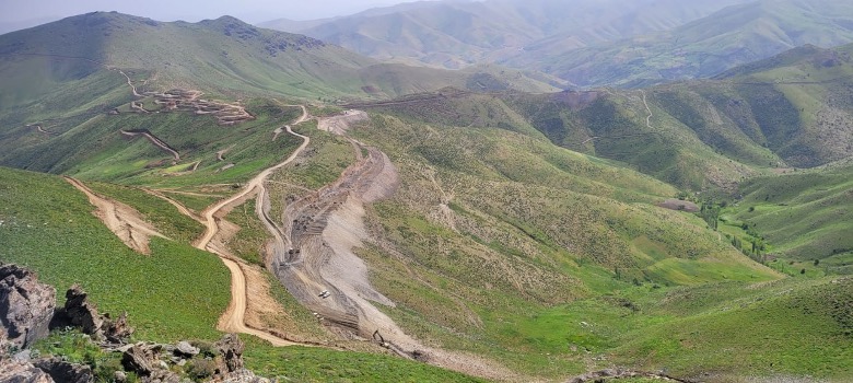 Picture showing highlands around Qolqoleh, Pir Omaran, and Karrawyan and environmental damage