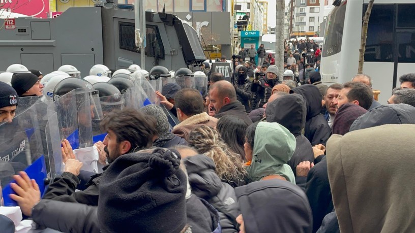 Kurds Take to the Streets in Turkey to Support Rojava